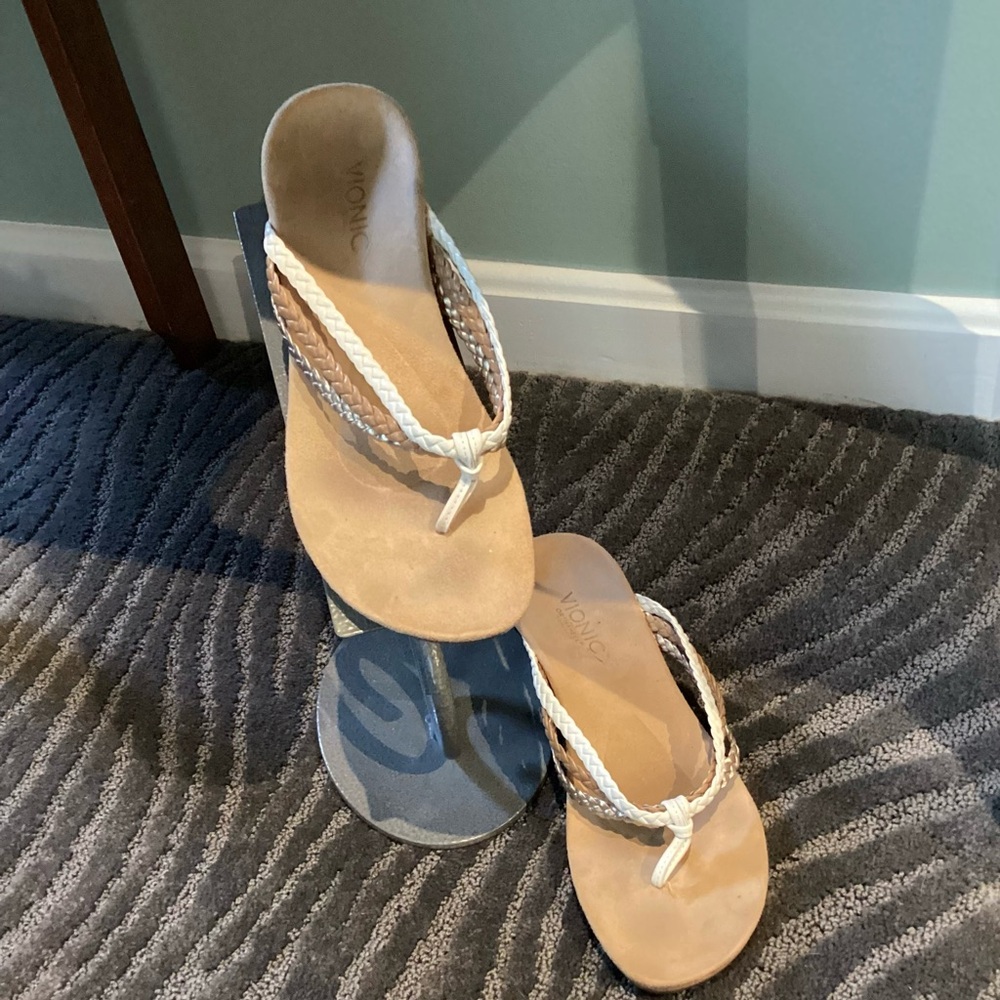 Vionic Wedge Thong Sandals with Tri-color woven straps. Wood grain heel. EUC